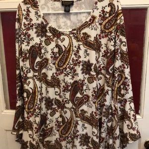 NWT PLUS SIZE PAISLEY TOP